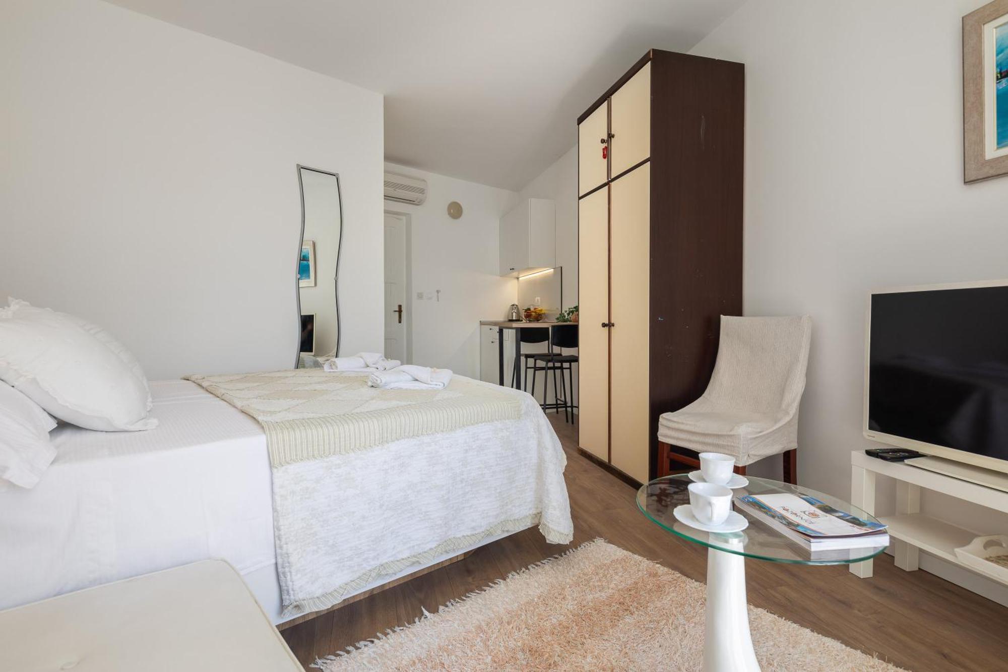 לוקבה Caleta Seaview Suites II - Pool & Jacuzzi מראה חיצוני תמונה