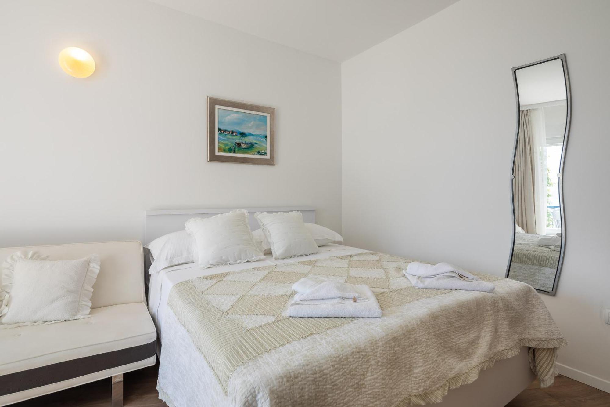 לוקבה Caleta Seaview Suites II - Pool & Jacuzzi מראה חיצוני תמונה