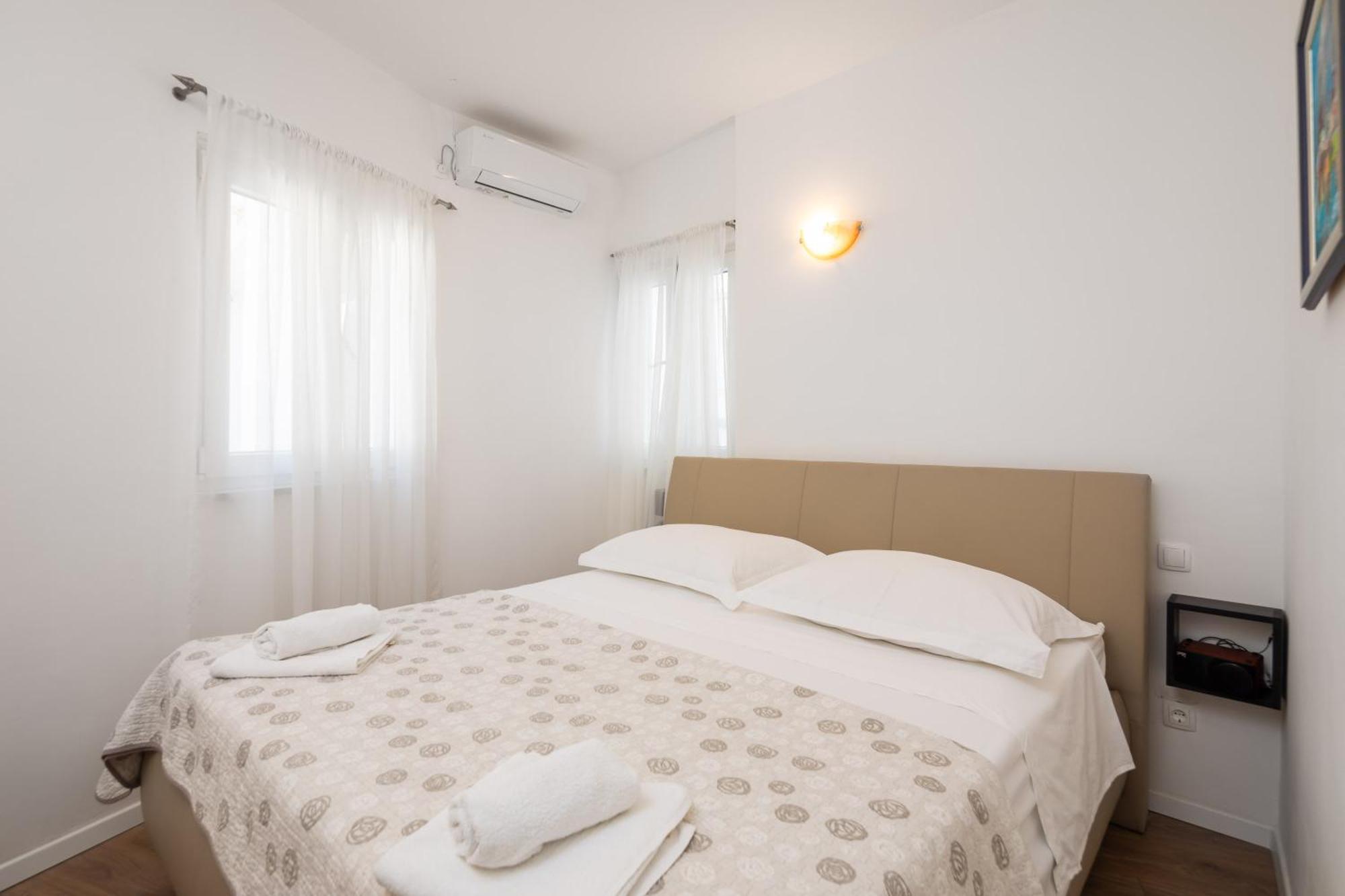 לוקבה Caleta Seaview Suites II - Pool & Jacuzzi מראה חיצוני תמונה